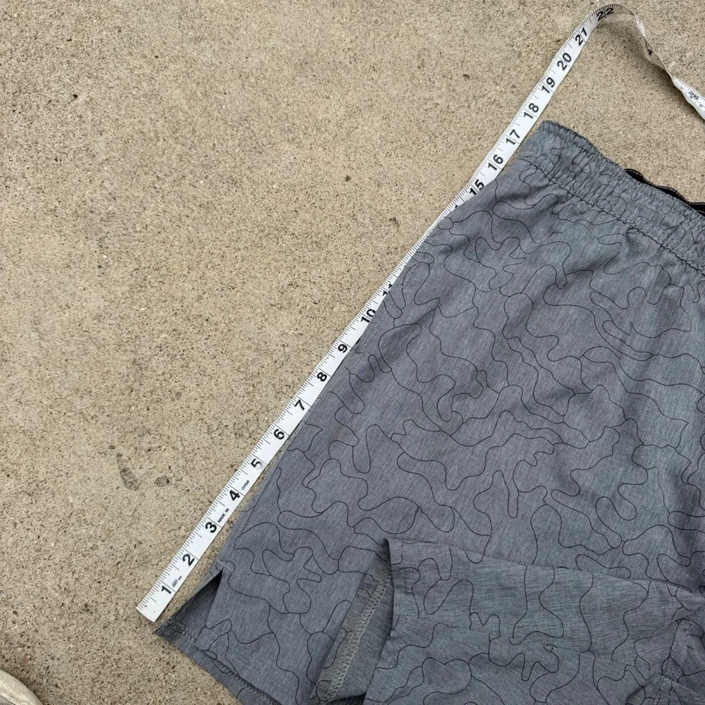 TRAVISMATHEW | Mens Active Performance Shorts XL Grey Topo Print Athleisure - Picture 5 of 8